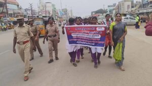ஆலங்குளம் அரசு மகளிர் அறிவியல் கல்லூரியின் சார்பாக மகளிர் பாதுகாப்பு வலியுறுத்தி விழிப்புணர்வு பேரணி