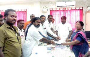 இலங்கியனூரில் அங்கன்வாடி மையத்திற்கு புதிய கட்டிடம் கட்டிதரக்கோரி ஜமாபந்தி அலுவலரிடம் கோரிக்கை மனு