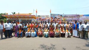 மீனவ கிராமங்களில் அதிக மதிப்பெண் பெற்ற மாணவர்களுக்கு கிரிடம்,மாலை அணிவித்த தமிழக வெற்றிக்கழகத்தினர்
