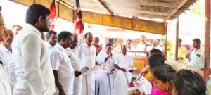 அதிமுக 10 ஆண்டு சாதனை குறித்த துண்டு பிரசுரம் விநியோகம்