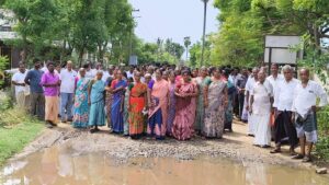 அதிகாரிகளுக்கு எதிர்ப்பு தெரிவித்து 500-க்கும் மேற்பட்ட கிராம மக்கள்