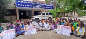 தாராபுரம் கோட்டாட்சியர் அலுவலகத்தில் பட்டா கேட்டு காத்திருப்பு போராட்டம்