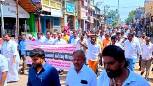மன்னார்குடியில் கிடப்பில் போடப்பட்ட ரயில்வே திட்டத்தை மத்திய , மாநில அரசுகள் உடனடியாக செயல்படுத்த கோரி 1500 க்கு மேற்பட்டோர் கவன ஈர்ப்பு பேரணி