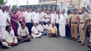 உதயநிதி கைதை கண்டித்து துறையூரில் நகர, மேற்கு ஒன்றிய திமுகவினர் சாலை மறியல்
