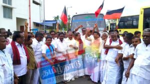 சட்டமன்ற எதிர்கட்சி தலைவர் உதயநிதி ஸ்டாலின் கைது செய்யப்பட்டதை கண்டித்து மன்னார்குடியில் திமுகவினர் சாலை மறியல்