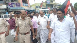 உதயநிதி ஸ்டாலின் கைதை கண்டித்து புவனகிரி, கீரப்பாளையத்தில் திமுகவினர் சாலை மறியல்