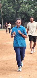 மக்களுக்கு விழிப்புணர்வு ஏற்படுத்த தினமும் காலை ஓட்டப் பயிற்சி மேற்கொள்ளும் கோவை முன்னாள் எம்.எல்.ஏ