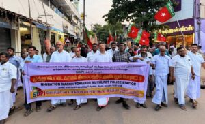 முத்துப்பேட்டையில் காவல்துறையைக் கண்டித்து குடும்பத்துடன் குடியேறும் போராட்டம்!-பாய், தலையணைகளுடன் பேரணி; போலீசாருடன் தள்ளுமுள்ளு