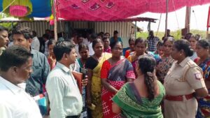 சீர்காழி அருகே பழையாரில் மானிய டீசல் பங்க் அமைக்க கோரி போராட்டம்
