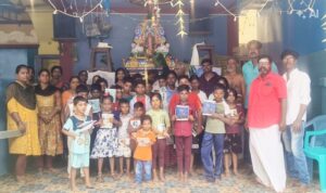 கும்பகோணம் விஜய் கணபதி கோயிலில் விஜயதசமி விழா: மாணவர்களுக்கு கல்வி உபகரணங்கள் வழங்கல்