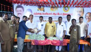 திருவண்ணாமலையில் ஆயுத பூஜை விழா: ஆட்டோ ஓட்டுநர்களுக்கு நலத்திட்ட உதவிகள் வழங்கிய எம்.பி. சி.என். அண்ணாதுரை