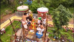 சீர்காழி அருகே திருமணிக்கூடம் 108 திவ்ய தேசங்களில் ஒன்றான ஸ்ரீ வரதராஜ பெருமாள் கோவில் கும்பாபிஷேகம்